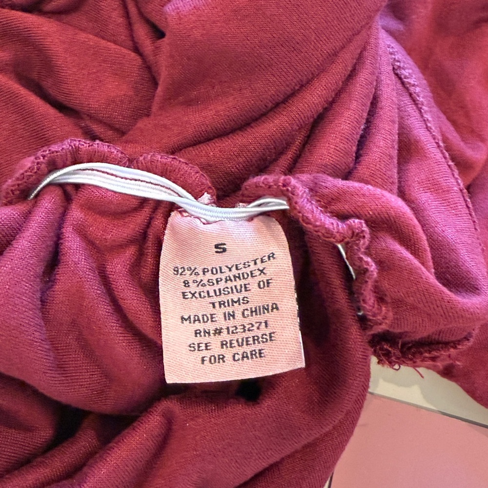 Fadedrose Ruched Ring Front Long Sleeve Top - Size S- Berry Red - NWT - Picture 5 of 7